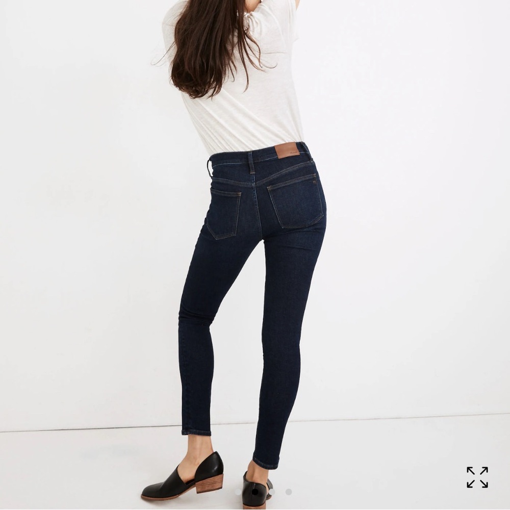 9" Mid-Rise Skinny Jeans in Orland Wash